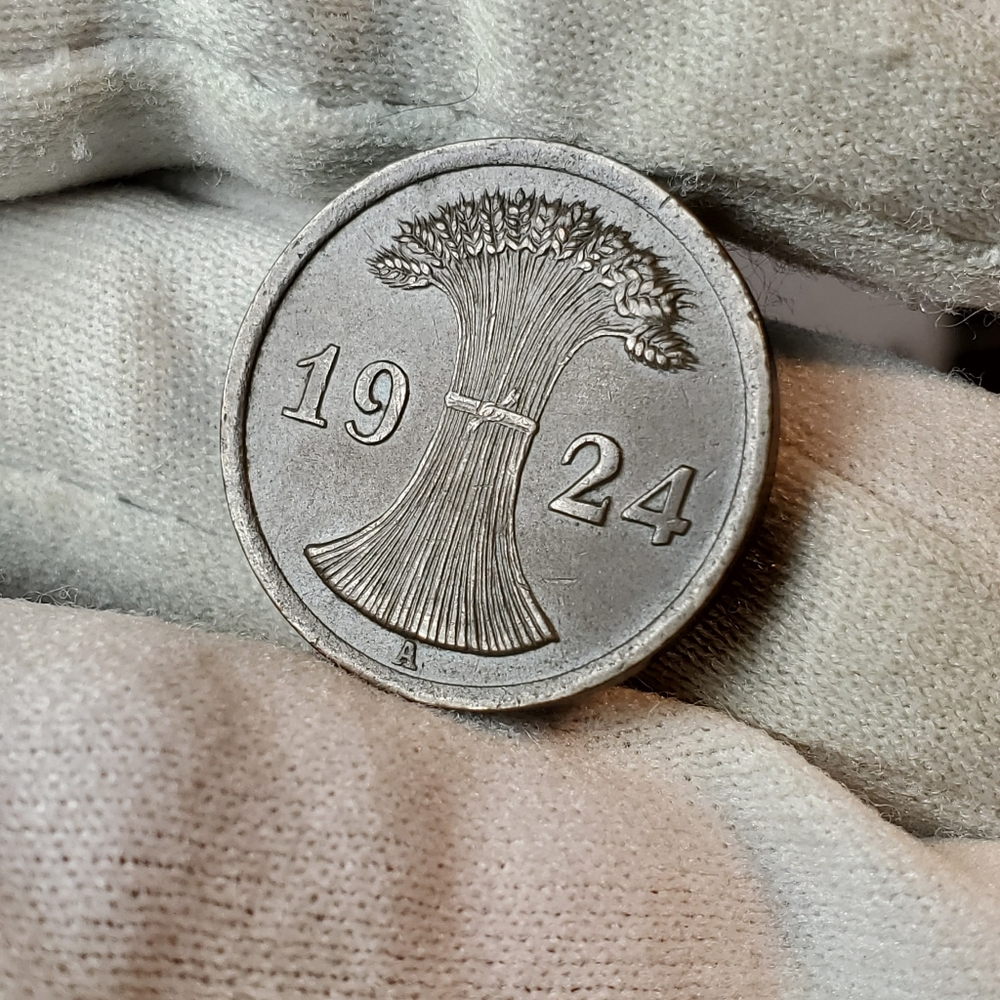 1924  ~ German Bronze ~ 2  Reichspfennig KM#31 ~ Germany Pfenning